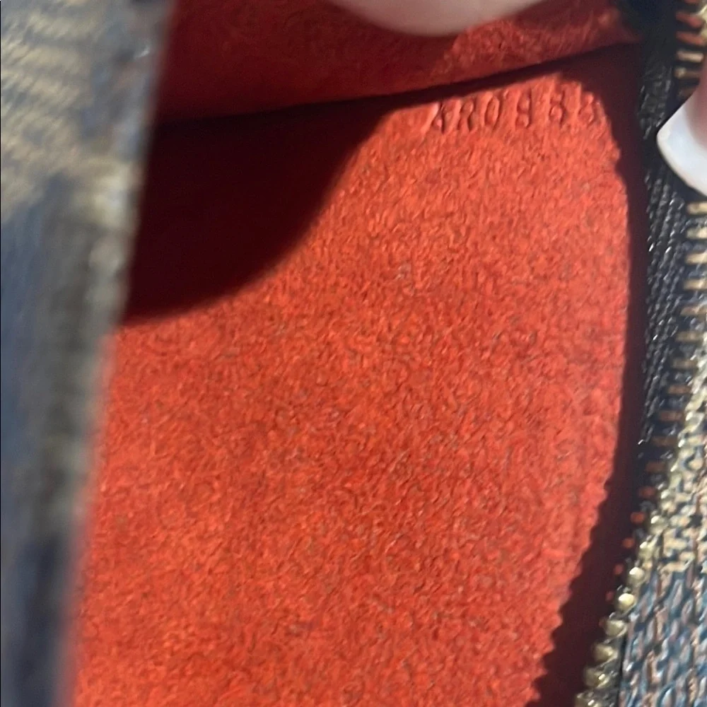 Louis Vuitton Pouchette - Picture 8 of 10